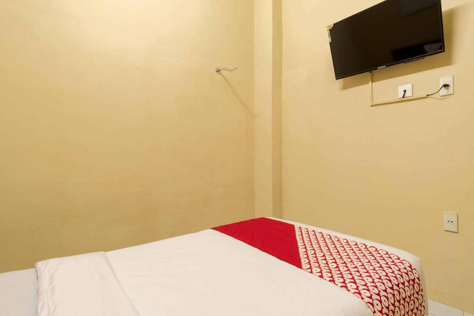 Capital O 615 Residence Puri Hotel Syariah Медан Экстерьер фото