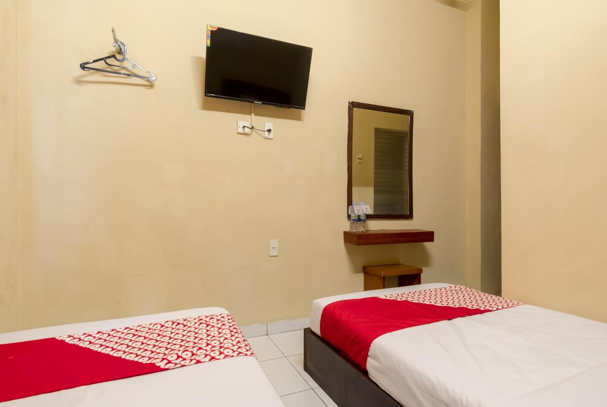 Capital O 615 Residence Puri Hotel Syariah Медан Экстерьер фото