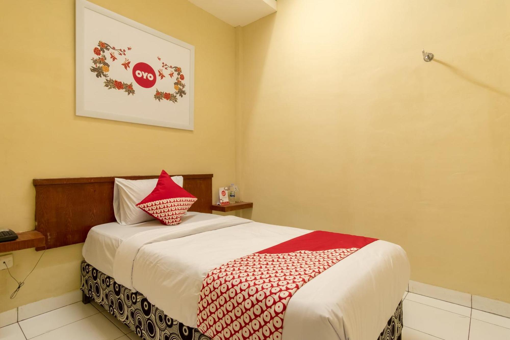 Capital O 615 Residence Puri Hotel Syariah Медан Экстерьер фото