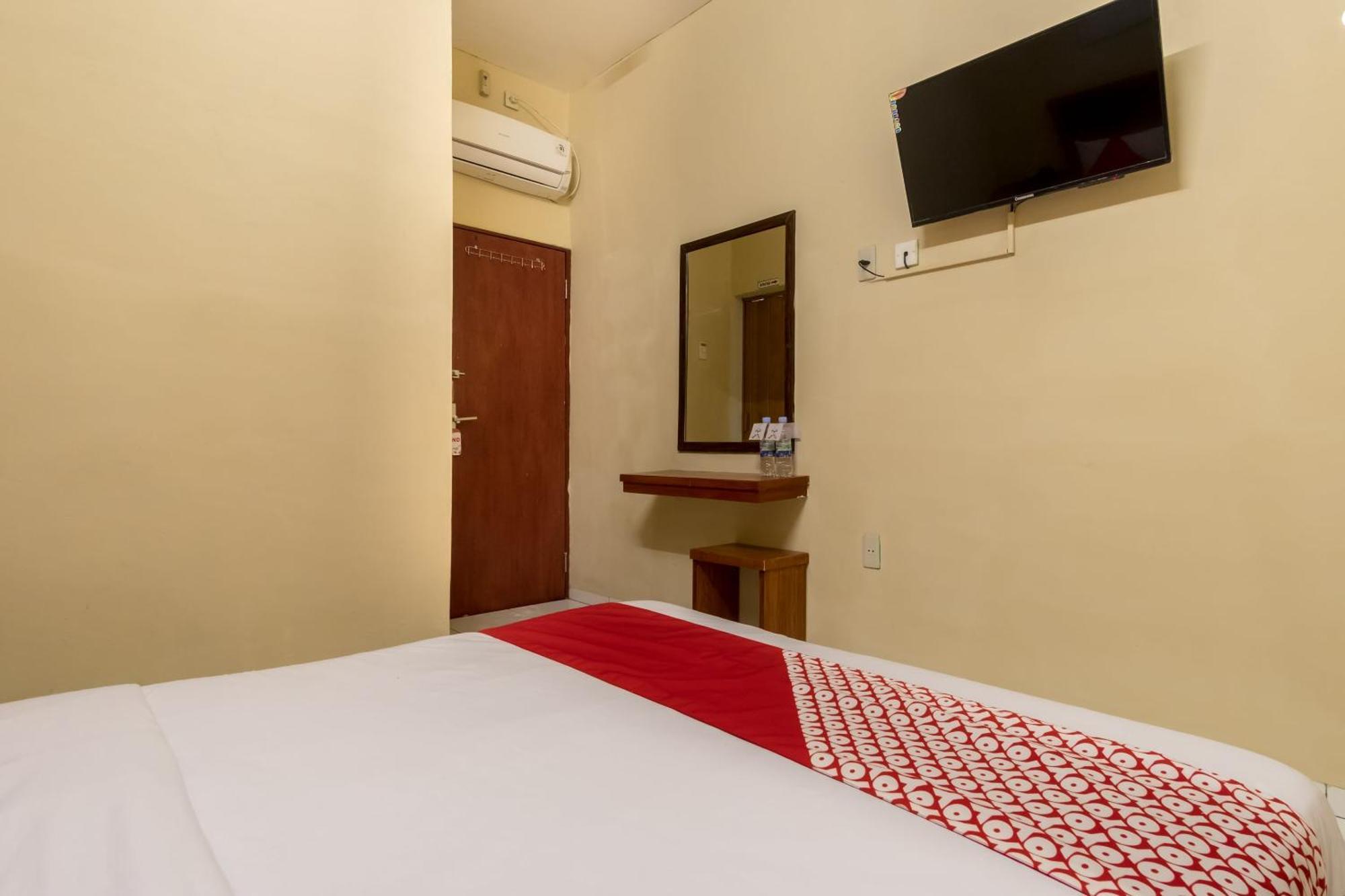 Capital O 615 Residence Puri Hotel Syariah Медан Экстерьер фото