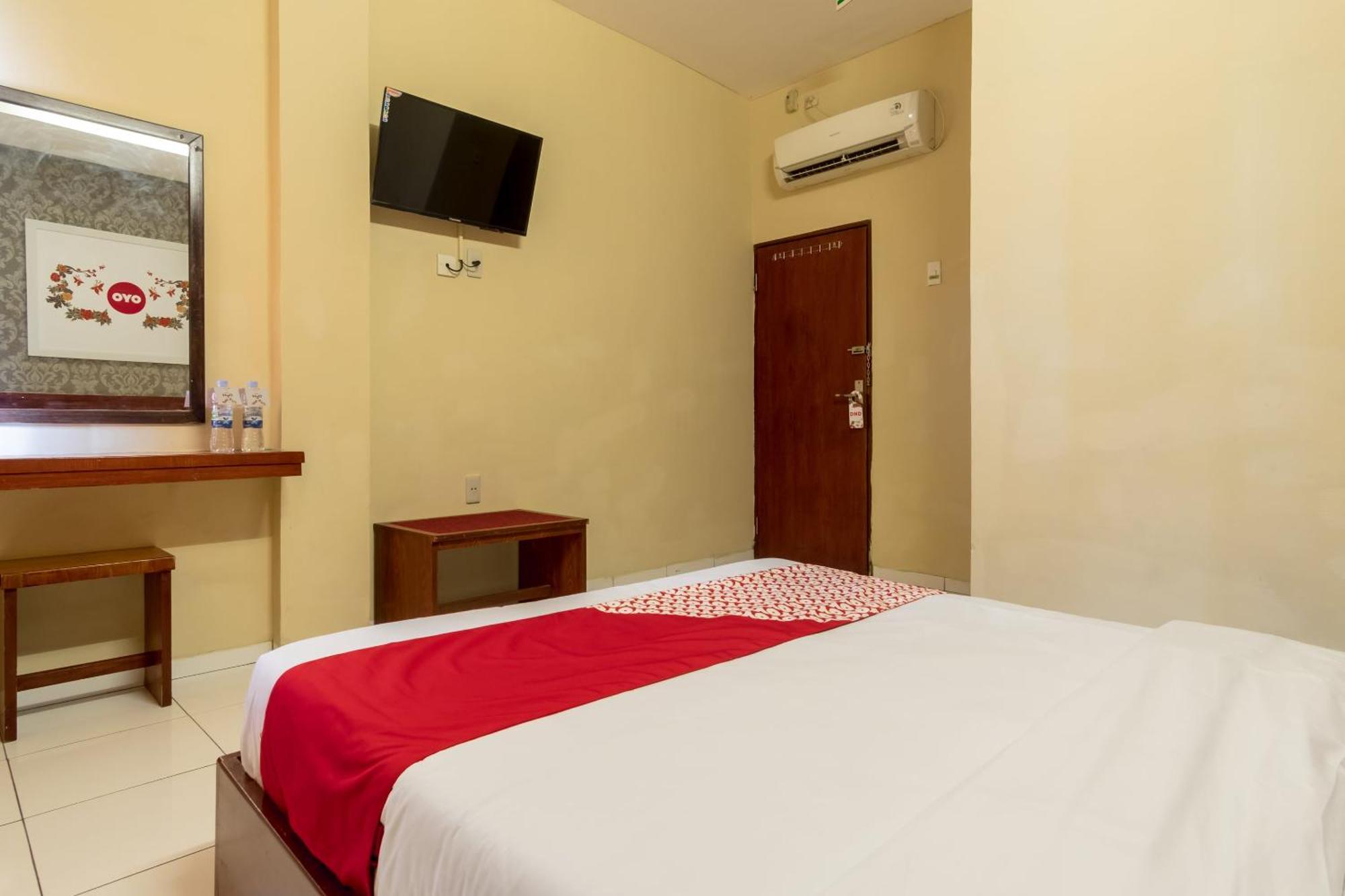 Capital O 615 Residence Puri Hotel Syariah Медан Экстерьер фото