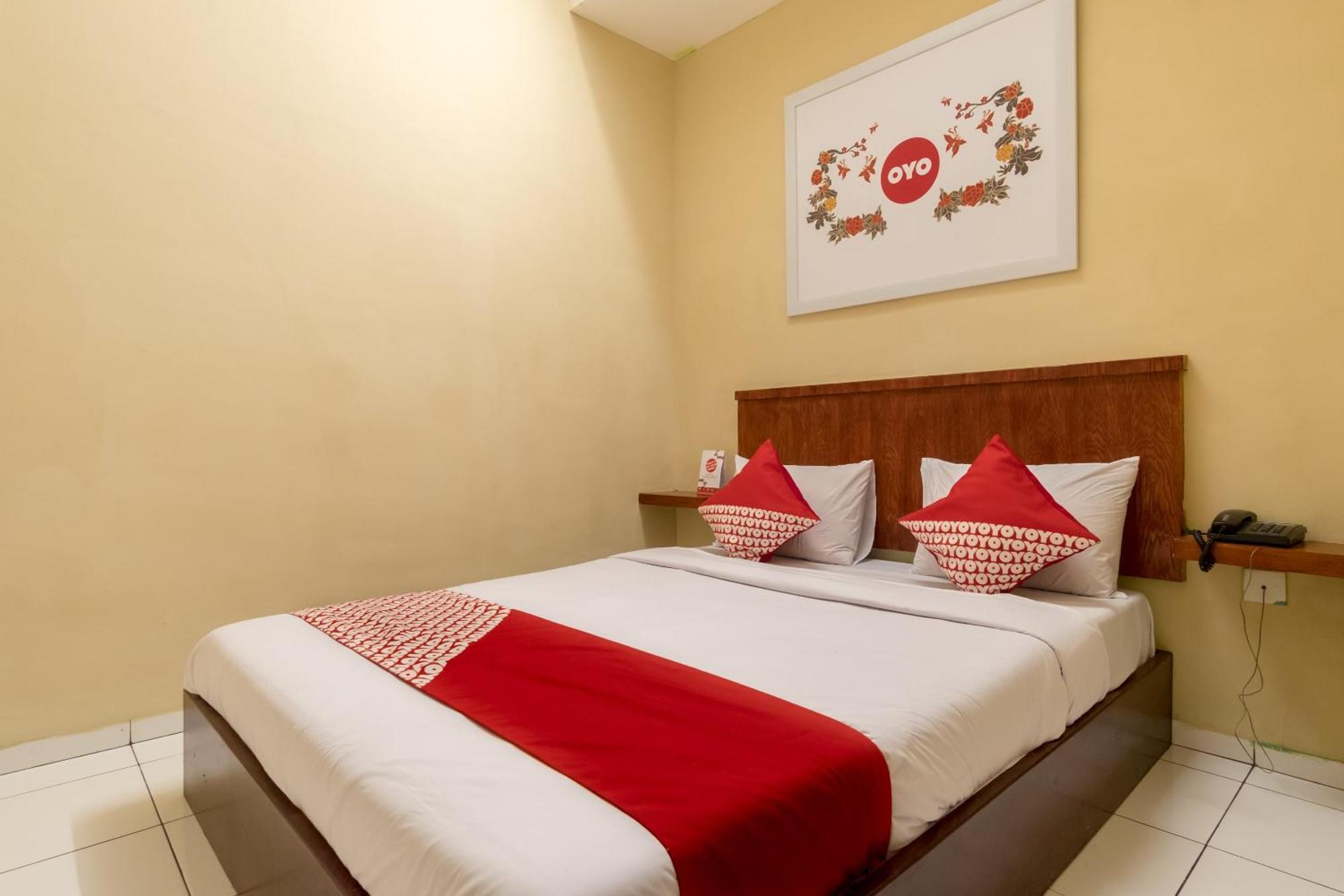 Capital O 615 Residence Puri Hotel Syariah Медан Экстерьер фото