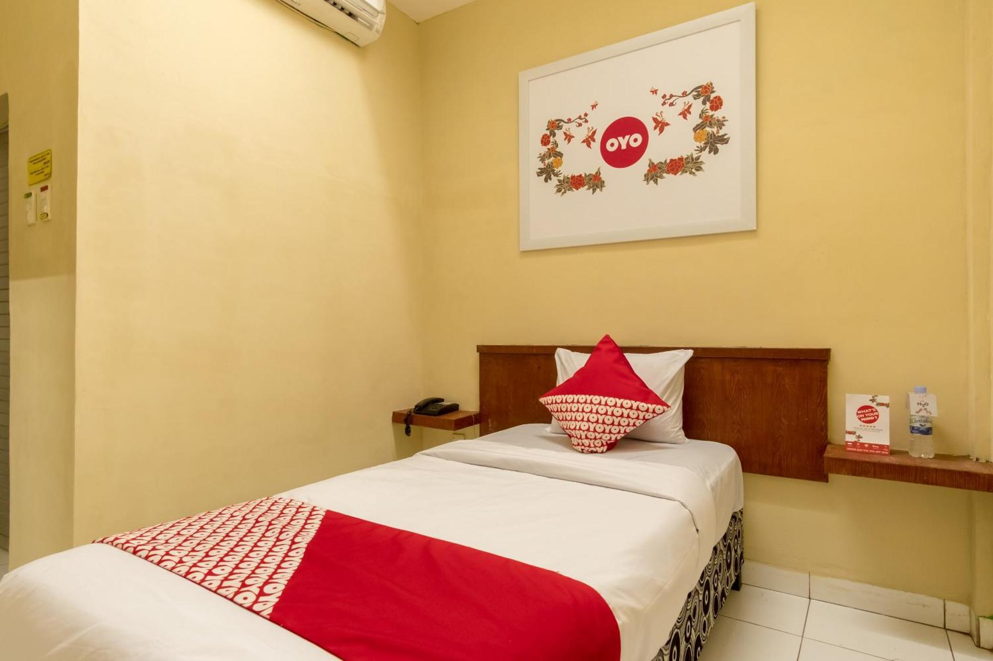 Capital O 615 Residence Puri Hotel Syariah Медан Экстерьер фото