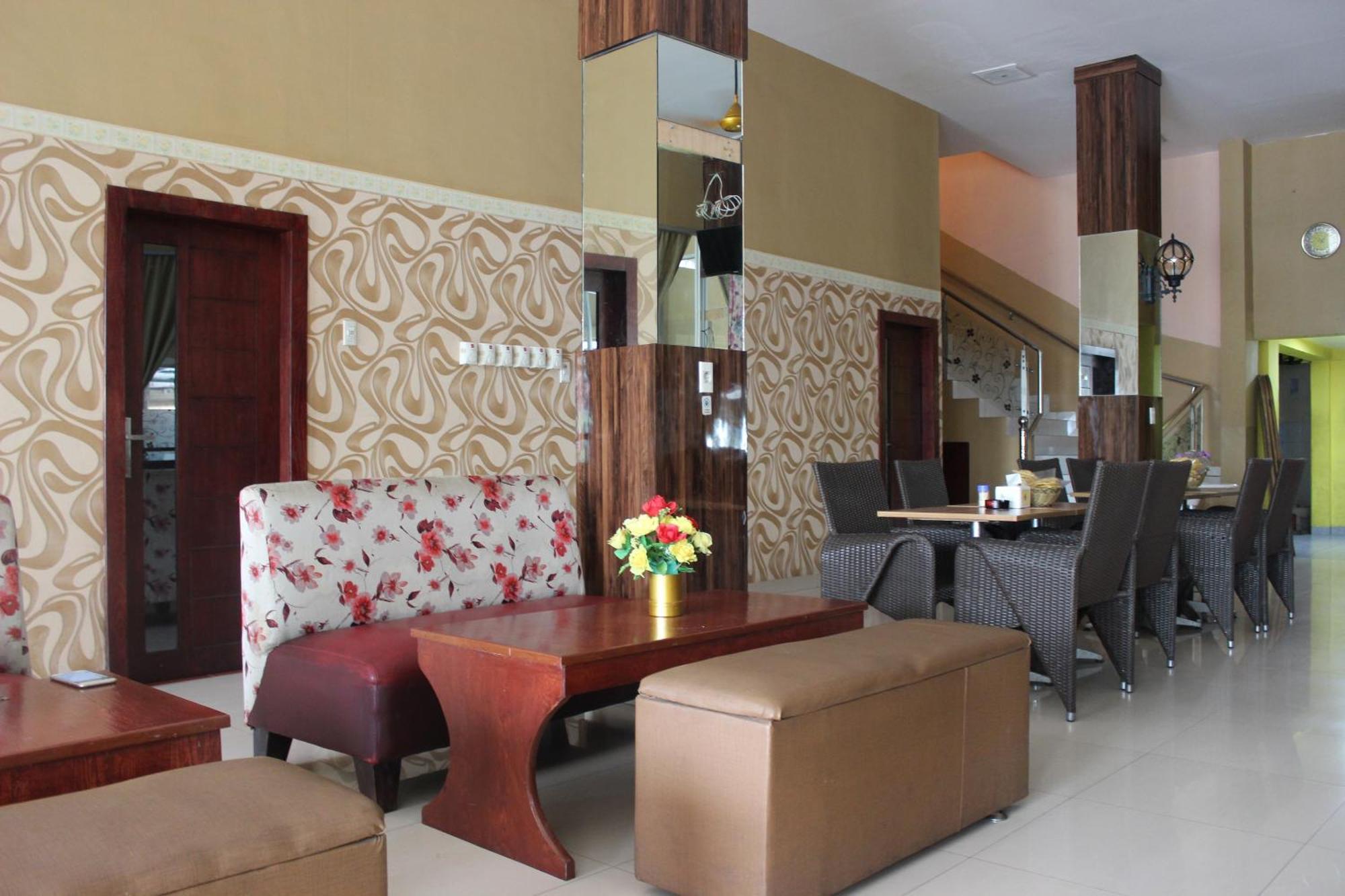 Capital O 615 Residence Puri Hotel Syariah Медан Экстерьер фото