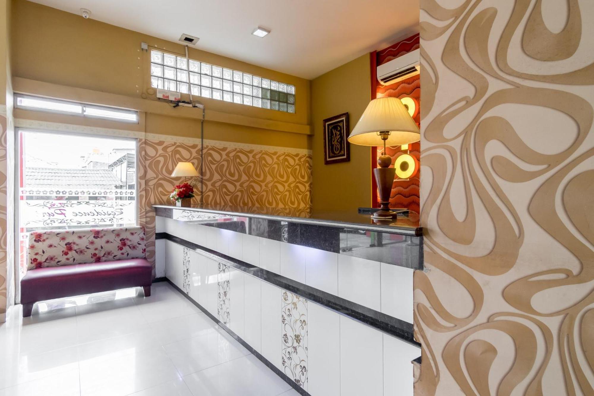 Capital O 615 Residence Puri Hotel Syariah Медан Экстерьер фото