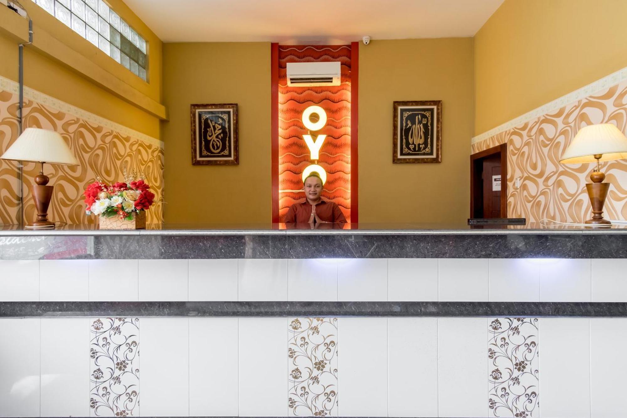 Capital O 615 Residence Puri Hotel Syariah Медан Экстерьер фото