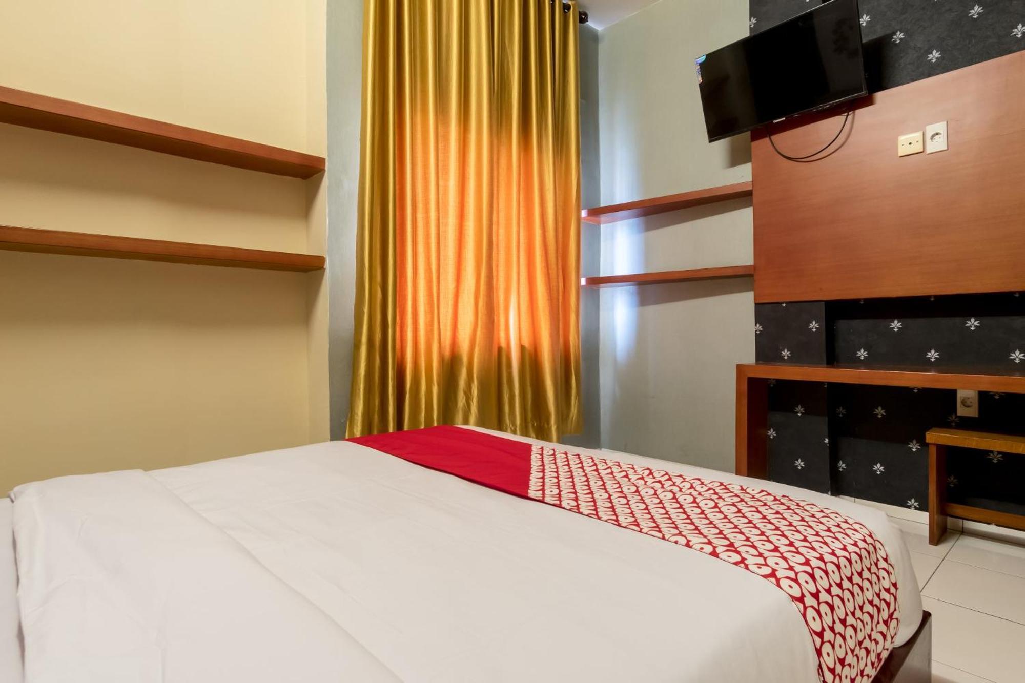Capital O 615 Residence Puri Hotel Syariah Медан Экстерьер фото