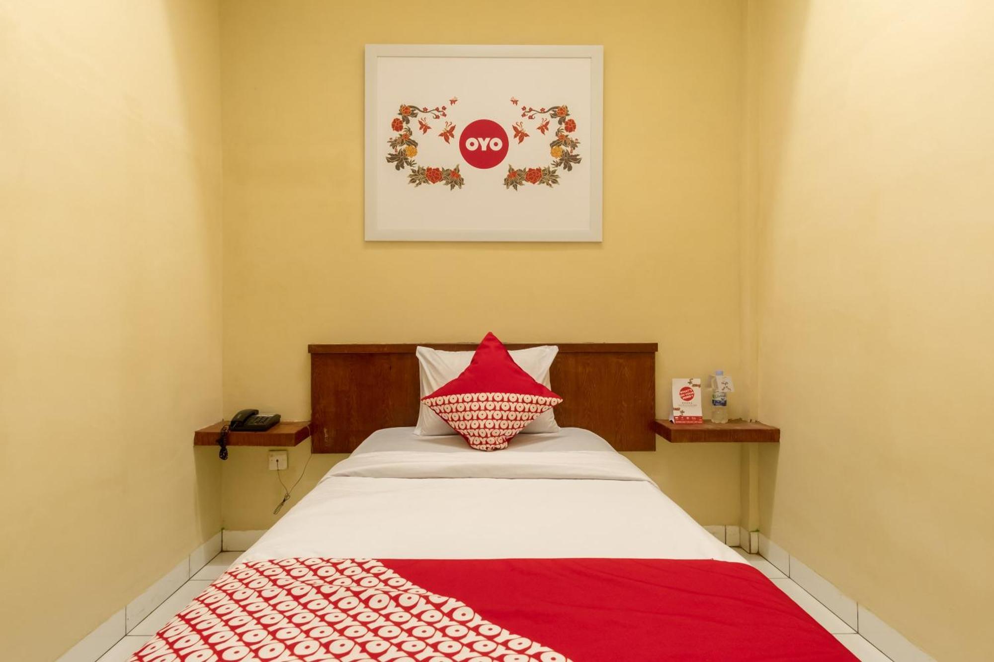 Capital O 615 Residence Puri Hotel Syariah Медан Экстерьер фото