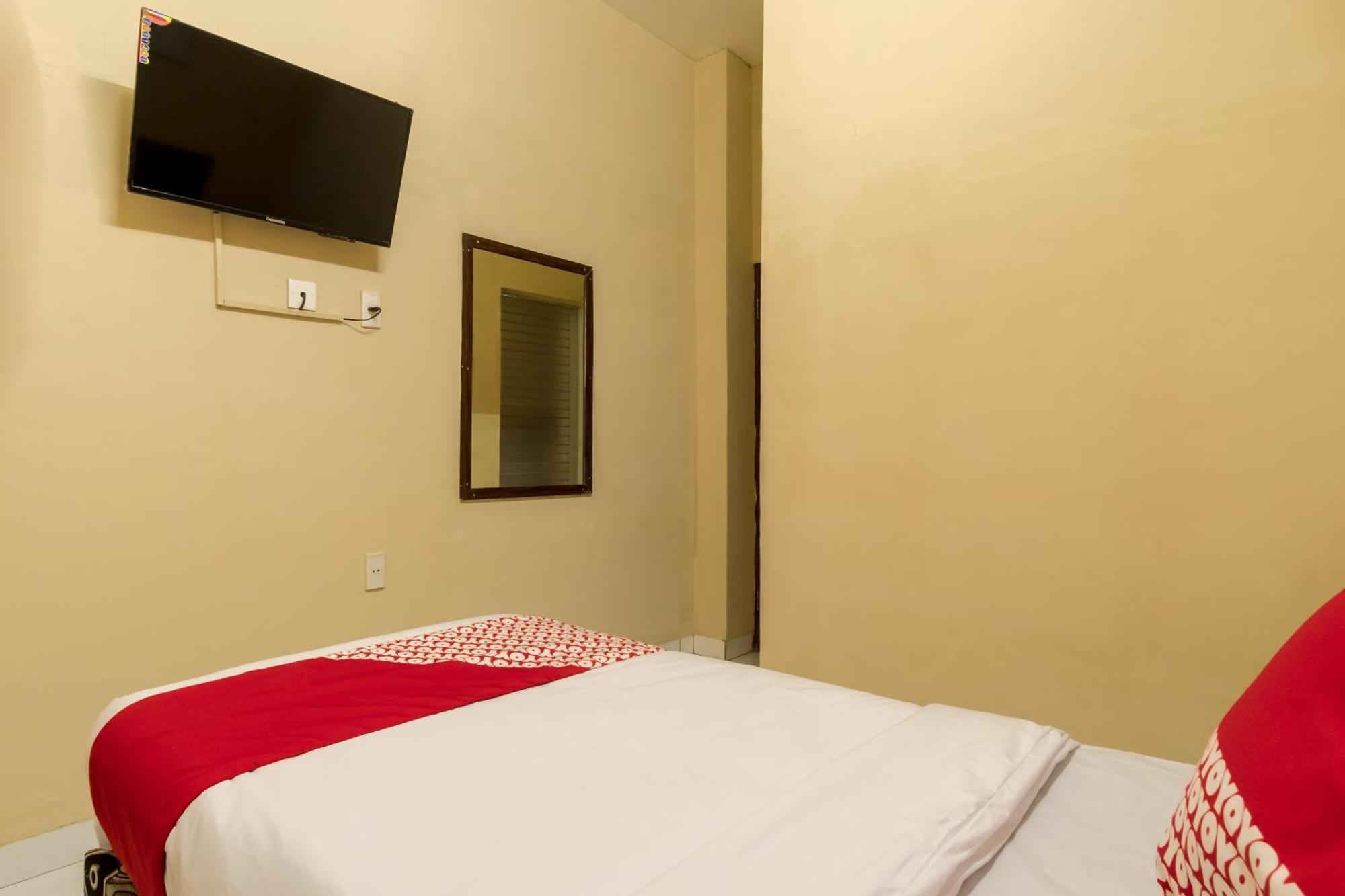 Capital O 615 Residence Puri Hotel Syariah Медан Экстерьер фото